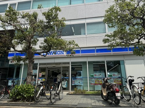 コンビニ　ローソン 新大阪駅東口店（コンビニ）まで166m