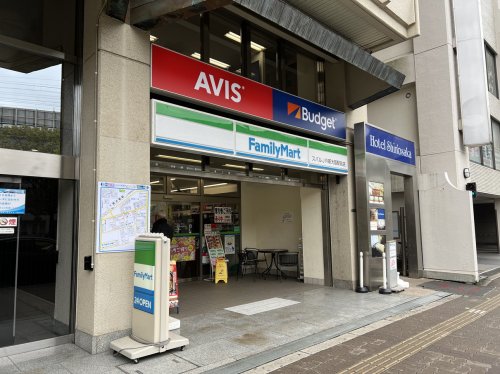 コンビニ　ファミリーマート スバルJR新大阪駅前店（コンビニ）まで272m