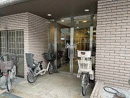 エントランス　落ち着いたエントランスです