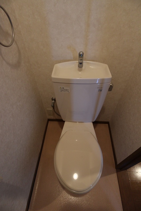 トイレ　写真は同物件別部屋