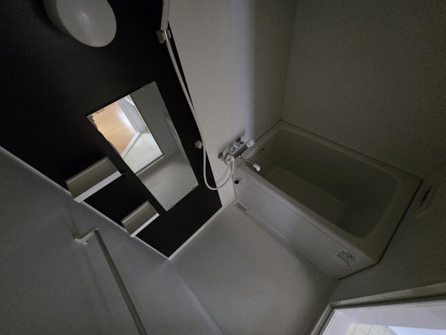 バス・シャワールーム　コンパクトで使いやすいお風呂です