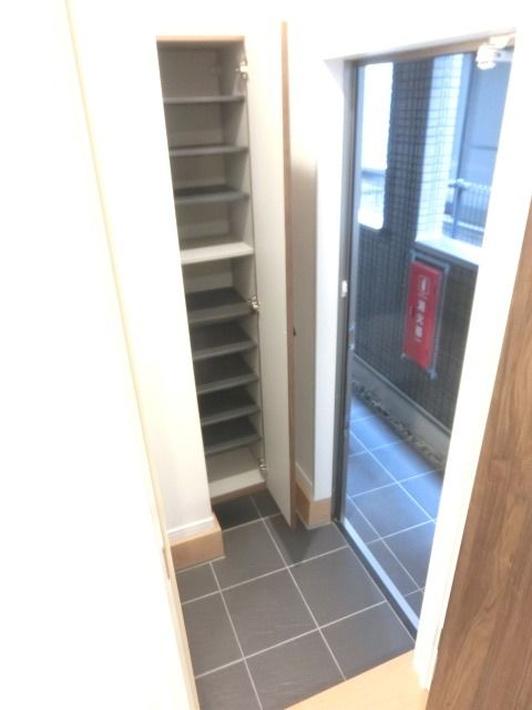 玄関　シューズボックス、ダブルロック