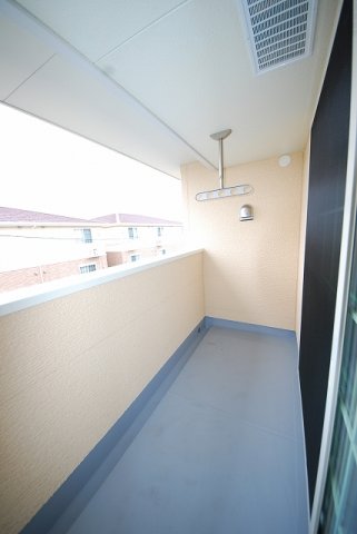 バルコニー　【Ｖｉｌｌａ　Ｙ　IV】暖かな日差しのふりそそぐバルコニー