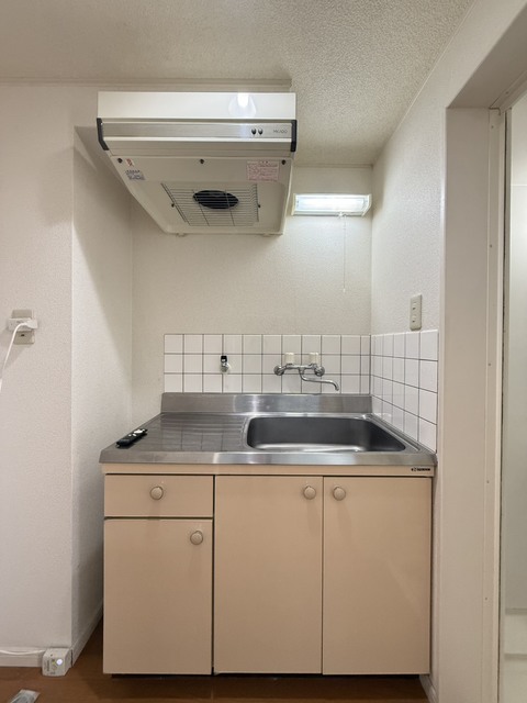 キッチン　別部屋参考写真です