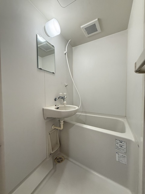 洗面設備　別部屋参考写真です