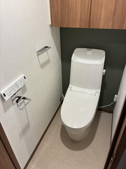トイレ　温水洗浄便座?
