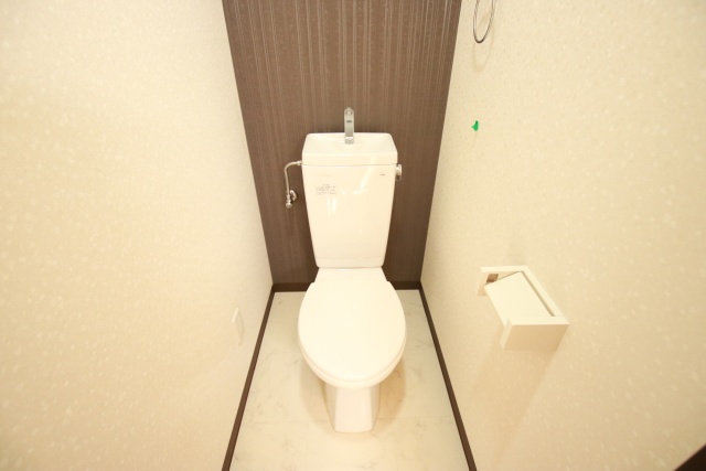 トイレ　※他のお部屋の参考写真です