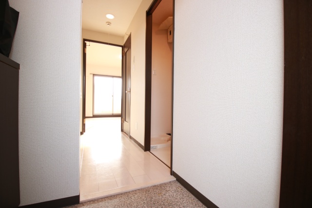 玄関　※他のお部屋の参考写真です