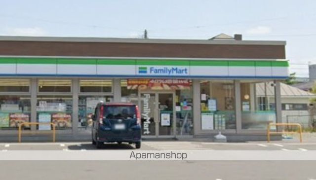 コンビニ　ファミリーマート（コンビニ）まで658m