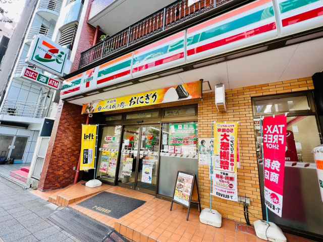 コンビニ　セブン－イレブン台東蔵前３丁目店（コンビニ）まで82m
