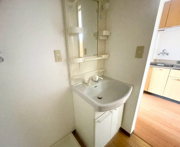 洗面設備　※掲載写真は同タイプ住戸の参考写真です。間取り・内装等が異な