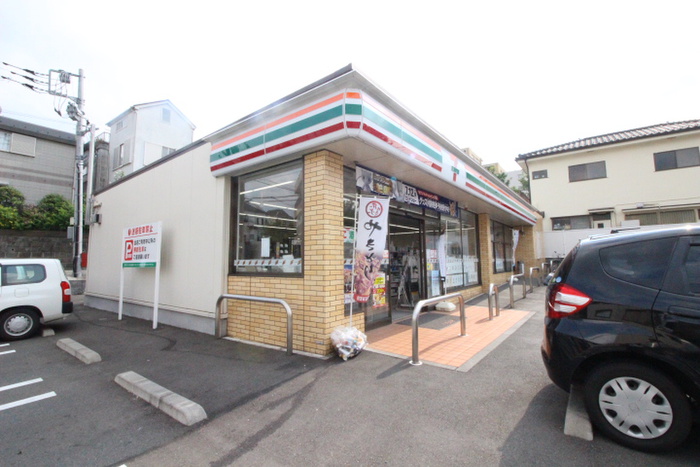 コンビニ　セブンレイブン　多摩諏訪通り店（コンビニ）まで166m