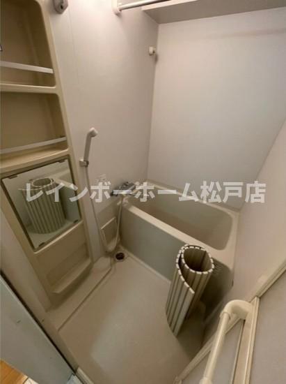 バス・シャワールーム　コンパクトで使いやすいお風呂です