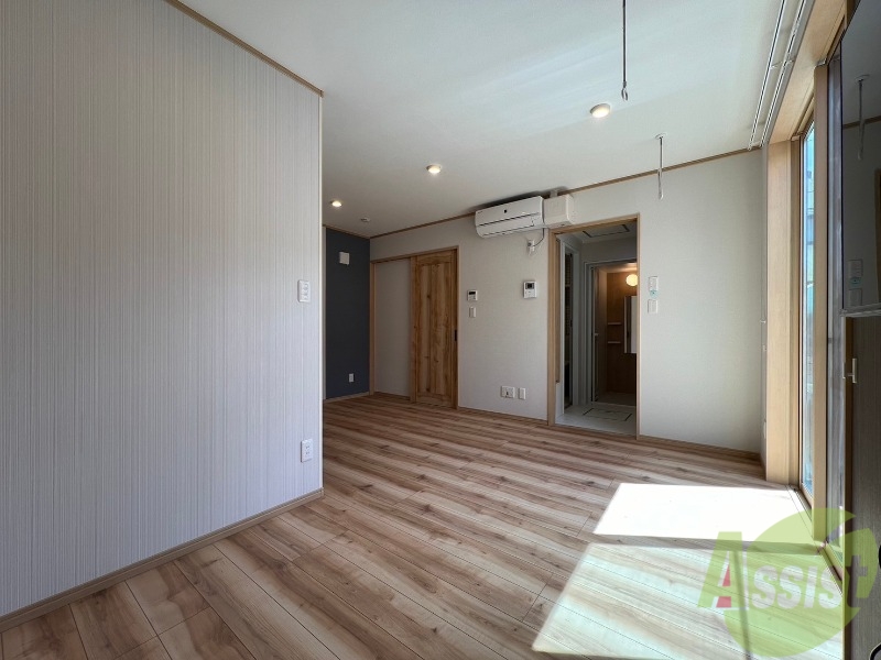 その他部屋・スペース　室内にも物干しがあるので天候に左右されず干せます。