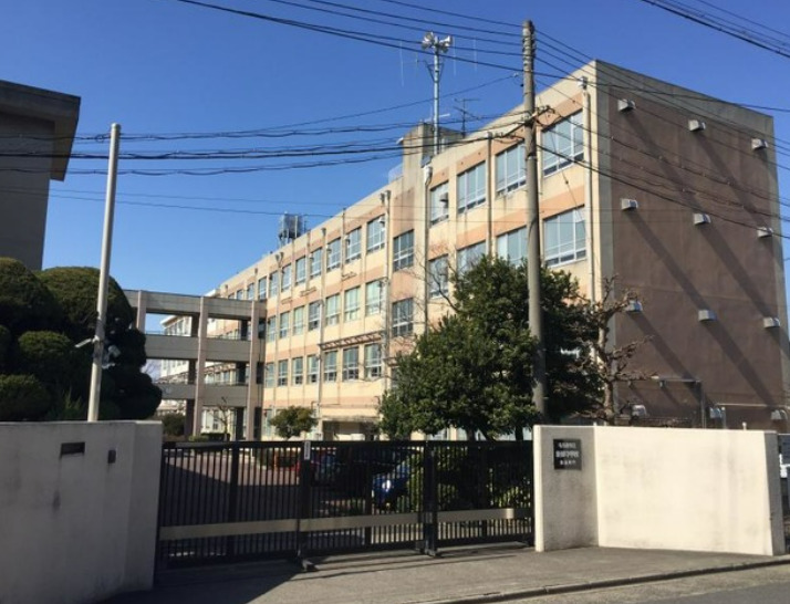 中学校　名古屋市立新郊中学校（中学校）まで508m