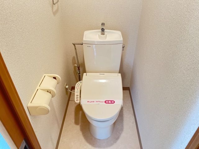 トイレ　別号室参考写真です