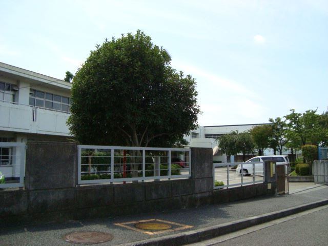 中学校　横浜市立市ケ尾中学校（中学校）まで875m