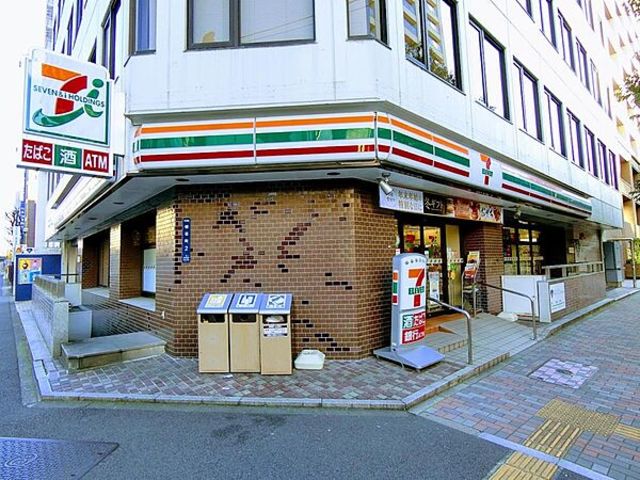 コンビニ　セブンイレブン中央区明石町店（コンビニ）まで590m