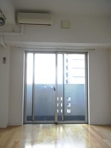 居室・リビング　明るいお部屋です