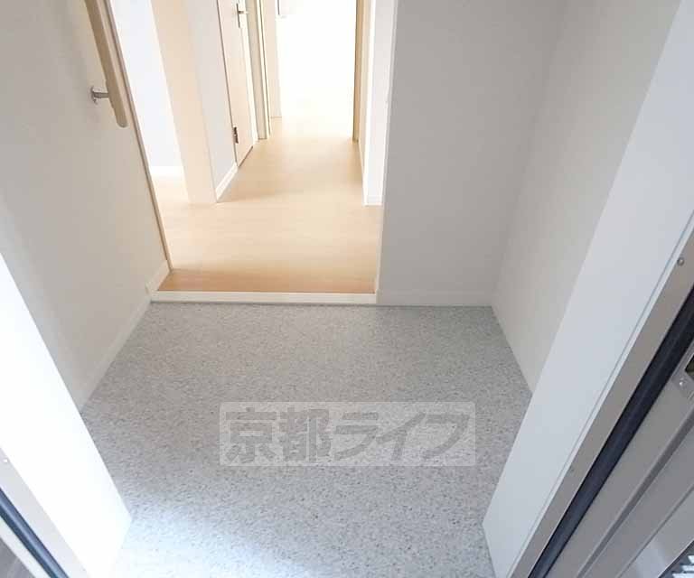 玄関　段差の低い玄関です。