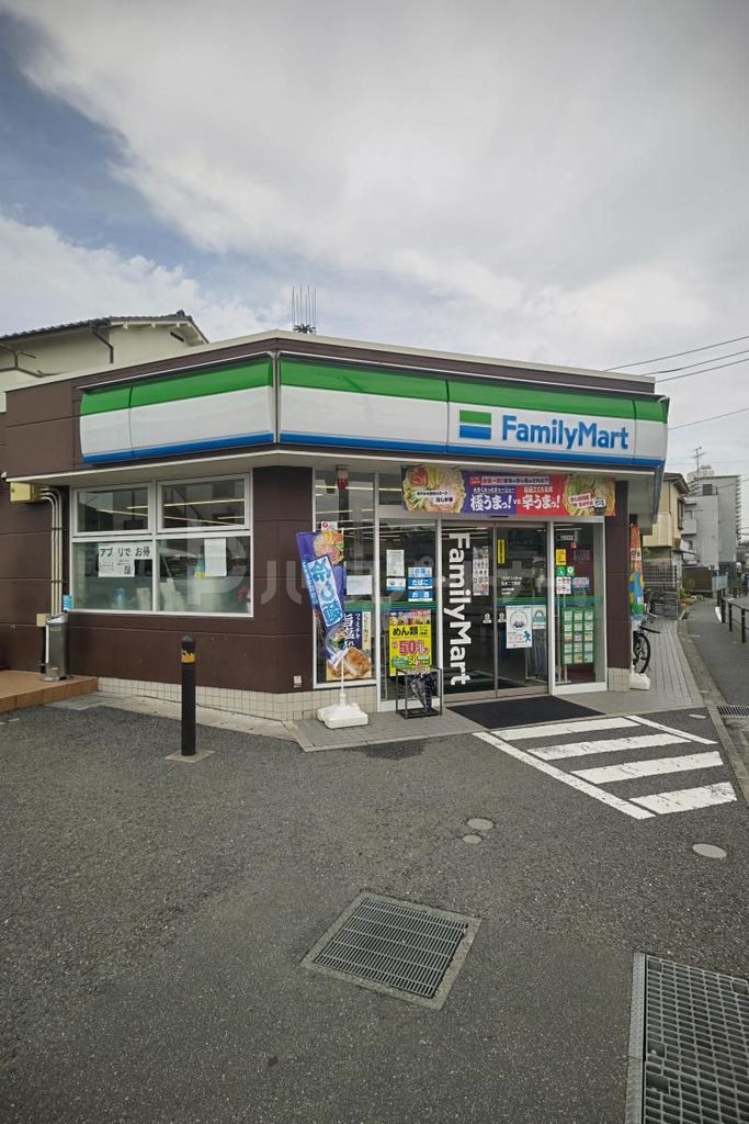 コンビニ　ファミリーマート若木二丁目店（コンビニ）まで80m