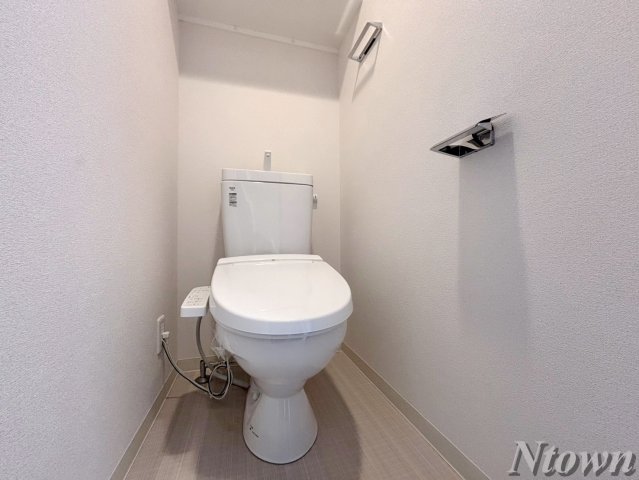 トイレ　落ち着いた色調のトイレです