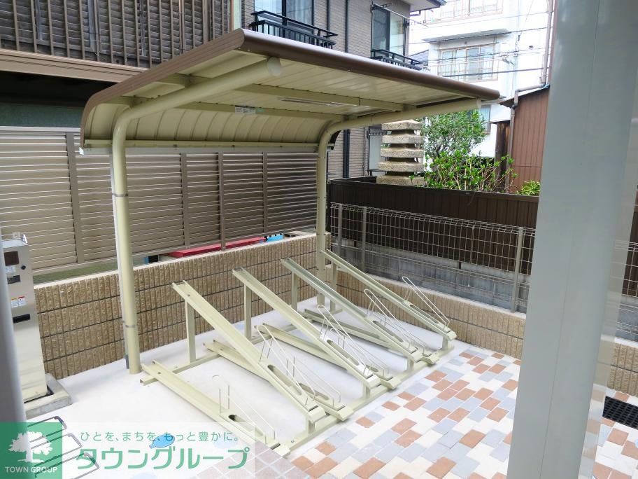 その他　屋根付き駐輪場あります♪