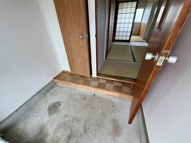 山中田アパートの玄関写真