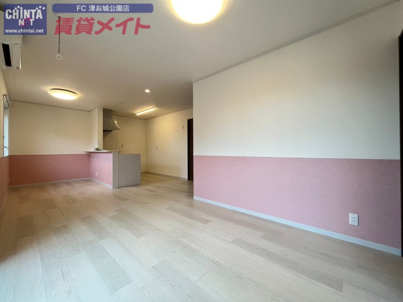 居室・リビング　同物件別部屋写真