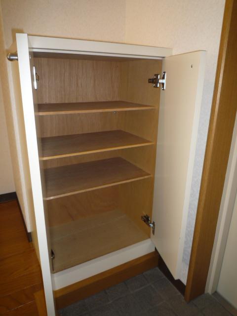 玄関　玄関横には靴箱有(=^・^=)