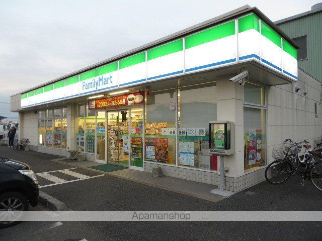 コンビニ　ファミリーマート（コンビニ）まで561m