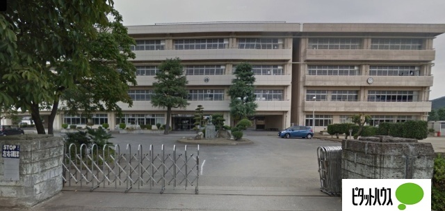 中学校　足利市立第三中学校（中学校）まで1995m