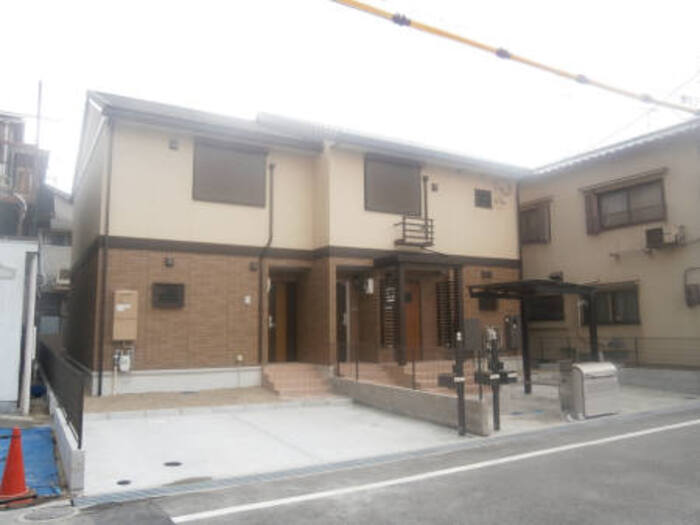 建物外観　敷地内に駐車場があります！