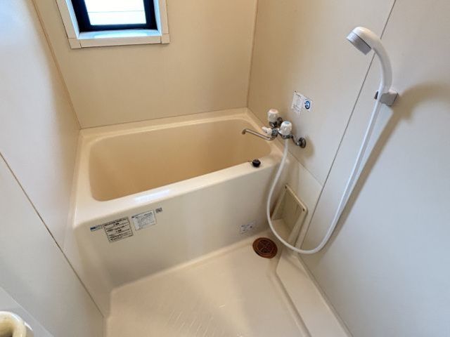 バス・シャワールーム　別部屋の写真です