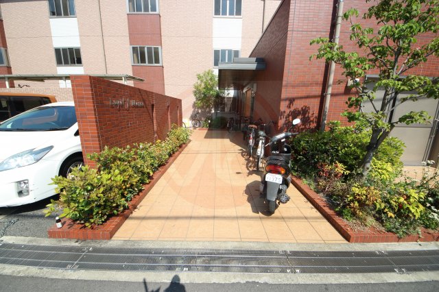 ロイヤルエフメゾンの外観写真