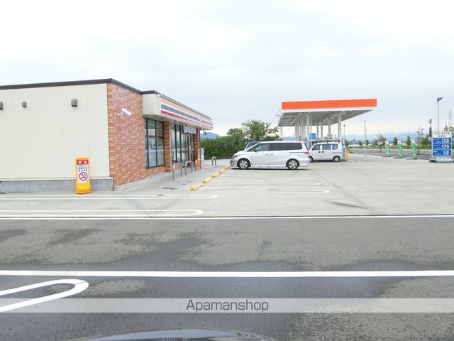 コンビニ　セブンイレブン（コンビニ）まで1445m