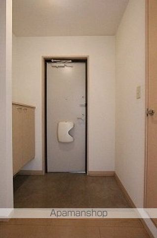 熊本市東区 3階建 築23年の玄関写真
