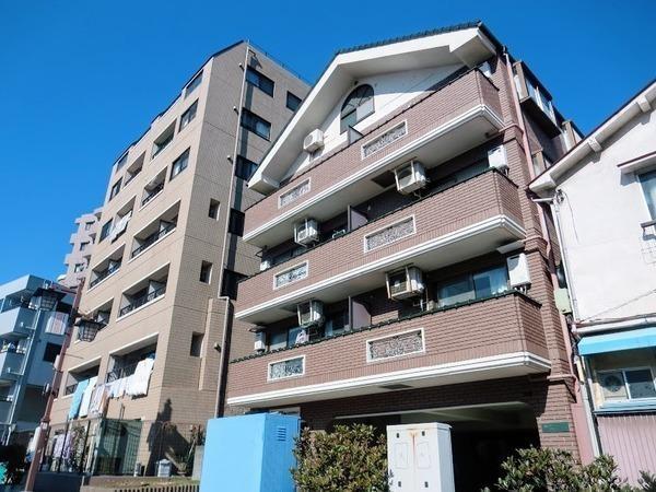 横浜市西区久保町のマンションの建物外観