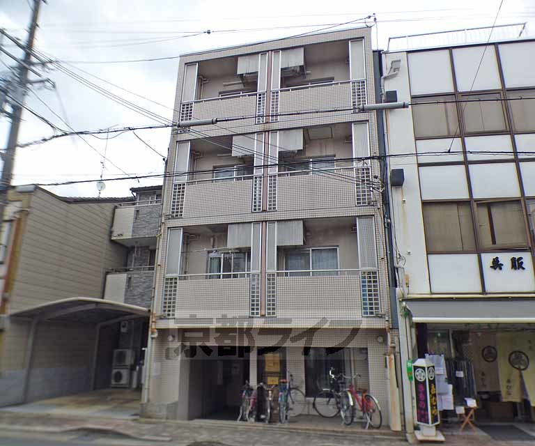 京都市北区小山北大野町のマンションの建物外観