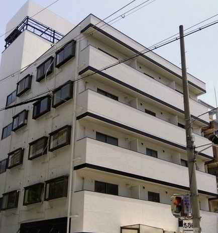 大阪市平野区背戸口のマンションの建物外観