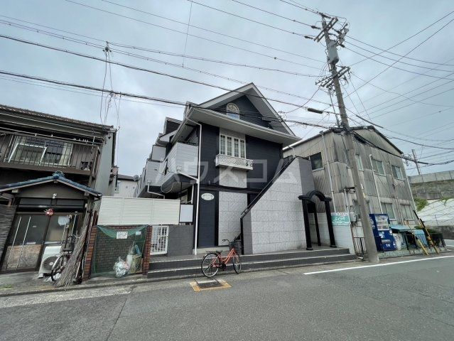 名古屋市中川区本前田町のアパートの建物外観