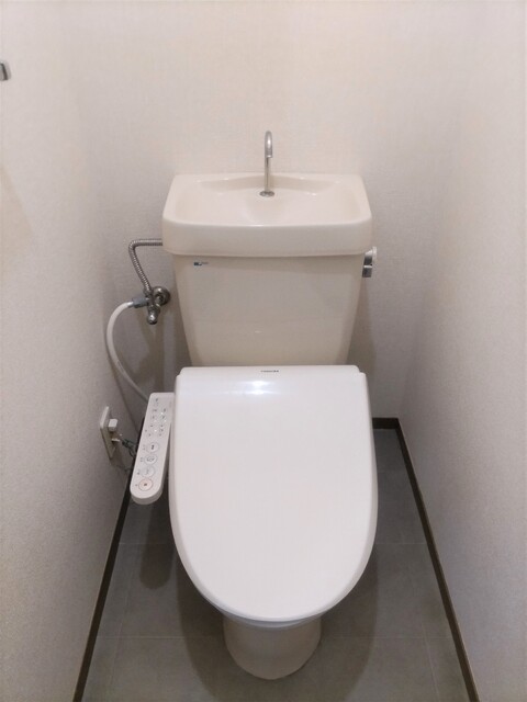 【伊予市下吾川のアパートのトイレ】