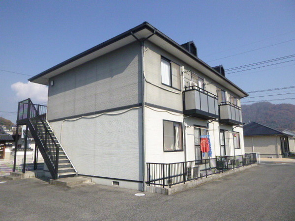 小田郡矢掛町小林のアパートの建物外観