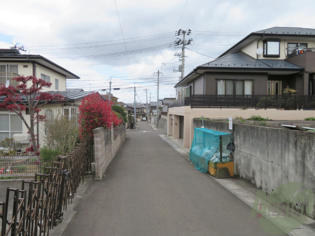 【仙台市青葉区旭ケ丘のアパートの駐車場】