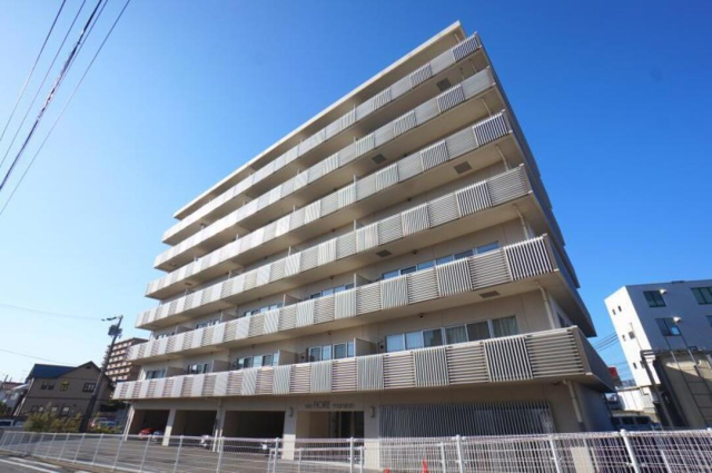 【松山市姫原のマンションの建物外観】