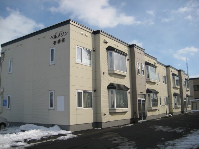 札幌市北区新琴似二条のアパートの建物外観