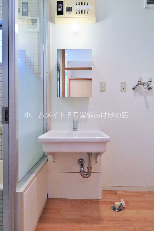【朝倉川アパートメントハウスの洗面設備】