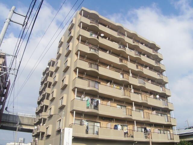 【熊谷市宮本町のマンションの建物外観】