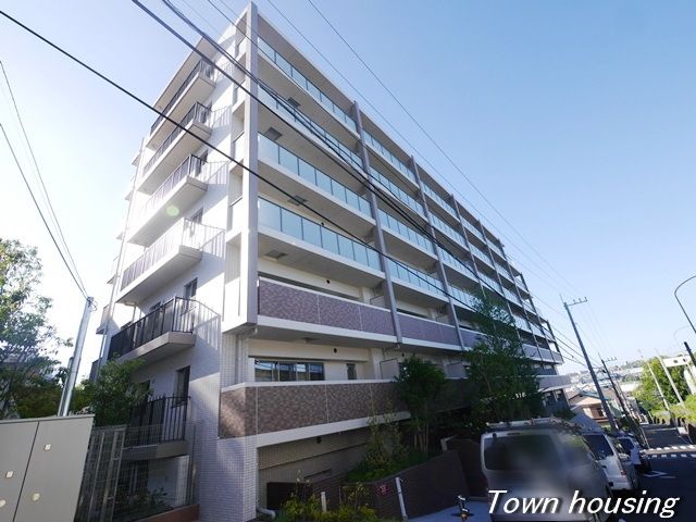 【横浜市青葉区千草台のマンションの建物外観】