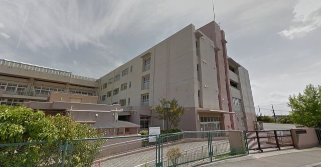 【横浜市青葉区千草台のマンションの小学校】